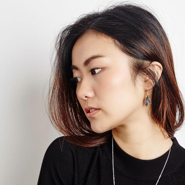 Plated meadow small leaf earrings