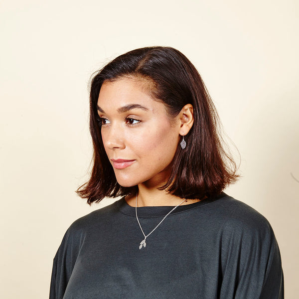 Plated meadow small leaf pendant