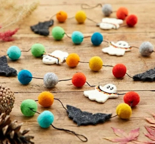 Handmade Felt for Halloween - Ghost bunting garland